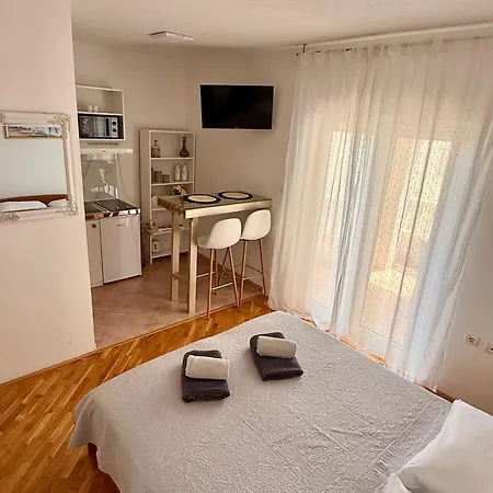 Skiljini Dvori - Studio-apartman 1 *