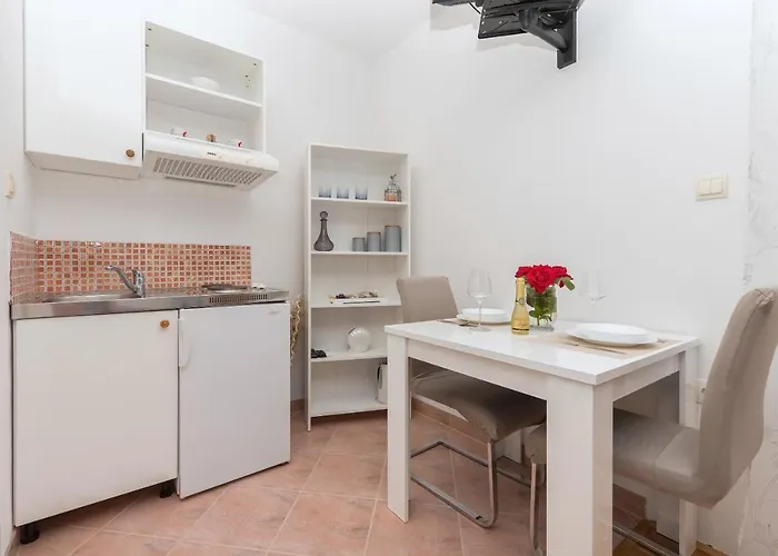 Skiljini Dvori - Studio-apartman 1 *